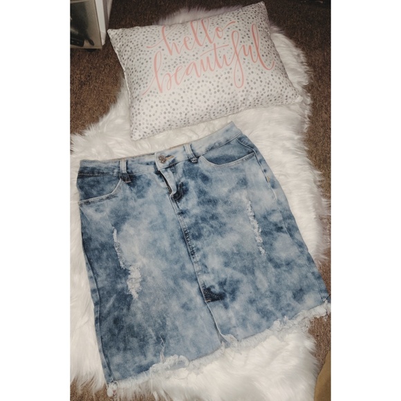 👗Vintage Acid Wash Distressed Jean Skirt👗 - Picture 3 of 7